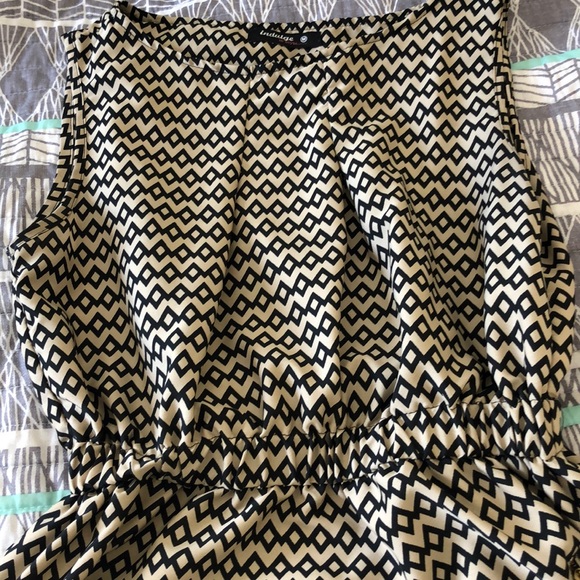 Sleeveless, multi-Printed dress! - Picture 3 of 3